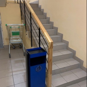 21-02-2020  Установлена урна на пожарном выходе из подземного паркинга.