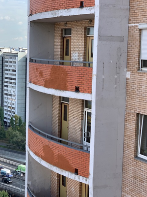 Ремонт ограждений проходных балконов первого подъезда.