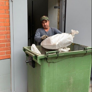 23-07-2019 Генеральная уборка мусорной камеры второго подъезда.