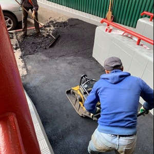 29-07-2019 Ведутся работы по асфальтировки тротуара перед первым подъездом